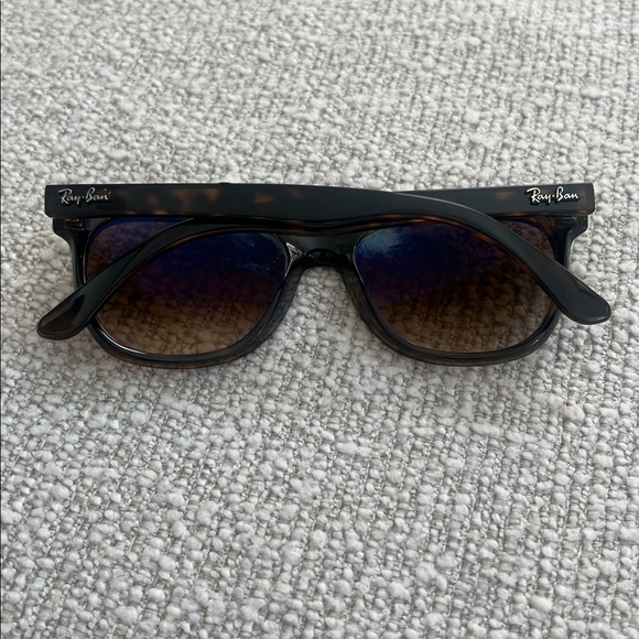 Set of 4 Women's Sunglasses in Black, Brown, and Blue - various brands. - Picture 8 of 12